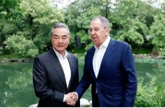 王毅会见俄罗斯外长拉夫罗夫