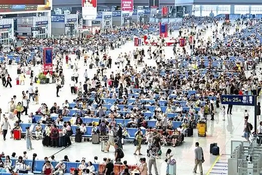 平均每天超1400万人次 铁路暑运有点“火”